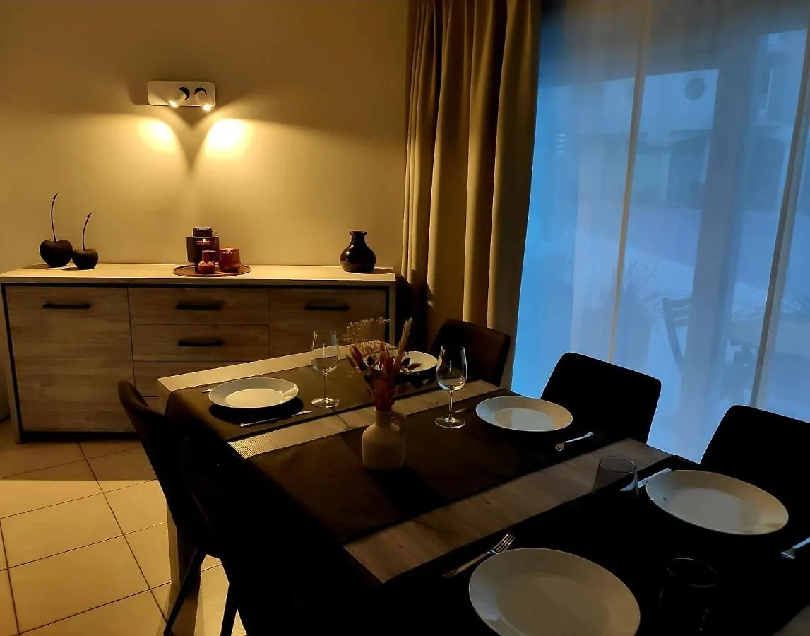 Sea-Level Apartment Ostend 0*,